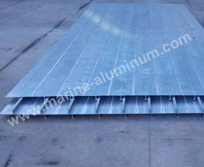 Aluminium sheet with ribs for high speed ship